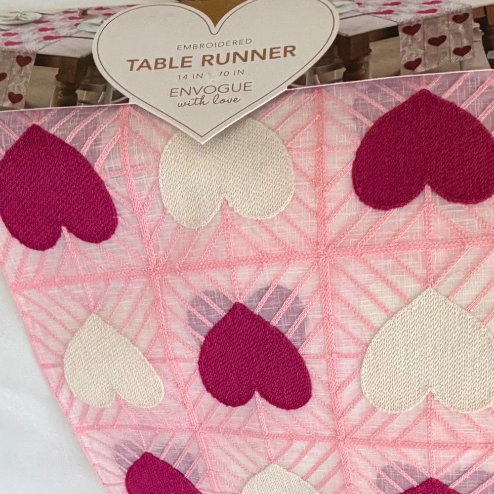 Envogue Pink and Cream Heart Table Runner